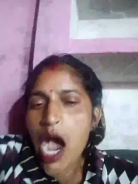 Snapshot of Pooja_shre chatting on November 8, 2025, 12:58 am Pooja shre online show from November 8, 2025, 12:58 am