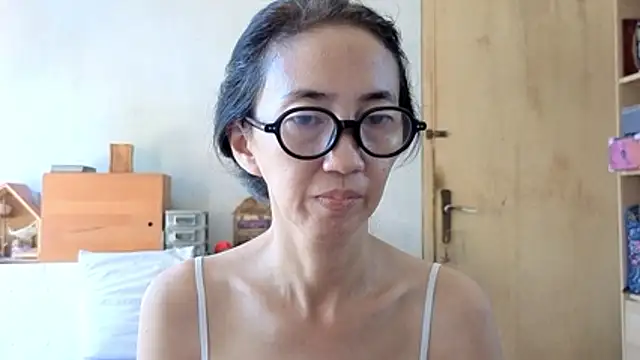 Snapshot of princessD077 chatting on May 8, 2026, 2:59 am princessD077 online show from May 8, 2026, 2:59 am