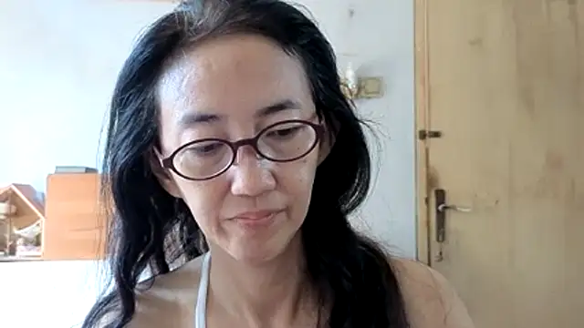 Snapshot of princessD077 chatting on May 9, 2026, 2:37 am princessD077 online show from May 9, 2026, 2:37 am
