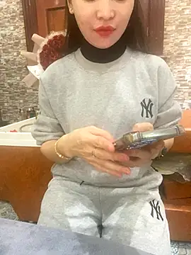 Snapshot of Phale2x chatting on December 2, 2025, 2:01 am Phale2x online show from December 2, 2025, 2:01 am