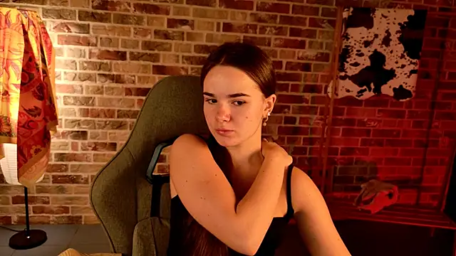 Snapshot of May_Bloom chatting on October 24, 2025, 5:17 am May Bloom online show from October 24, 2025, 5:17 am