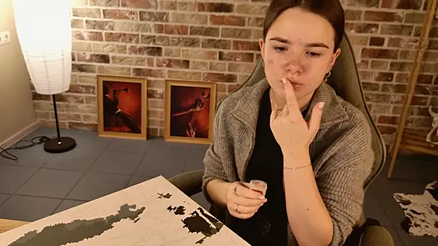 Snapshot of May_Bloom chatting on December 17, 2025, 5:12 am May Bloom online show from December 17, 2025, 5:12 am