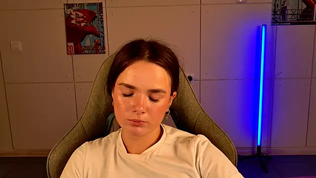 Snapshot of May_Bloom chatting on October 27, 2025, 5:25 pm May Bloom online show from October 27, 2025, 5:25 pm