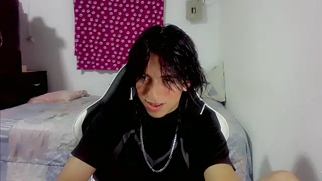 Snapshot of LouisOwOoo chatting on October 19, 2025, 11:46 am LouisOwOoo online show from October 19, 2025, 11:46 am