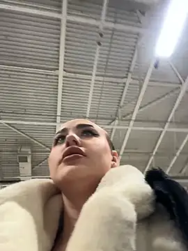 KiraSunshine online show from November 27, 2025, 4:13 am