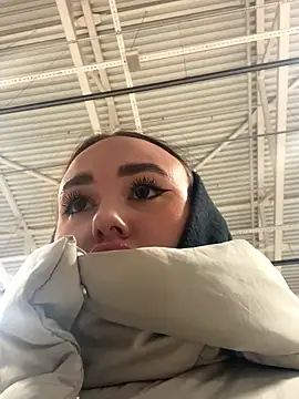 KiraSunshine online show from November 11, 2025, 3:45 am