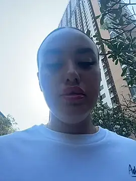 KiraSunshine online show from February 5, 2026, 3:57 am