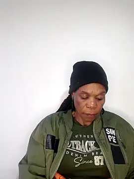 Hotcougar online show from November 28, 2025, 12:16 pm