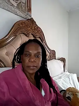 Hotcougar online show from November 11, 2025, 10:43 am