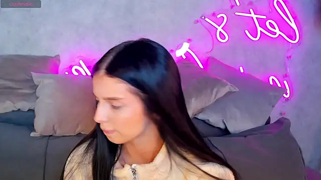 Eva Mayers online show from November 3, 2025, 1:11 am