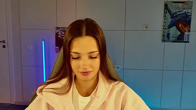 KiraVair online show from November 10, 2025, 1:27 pm