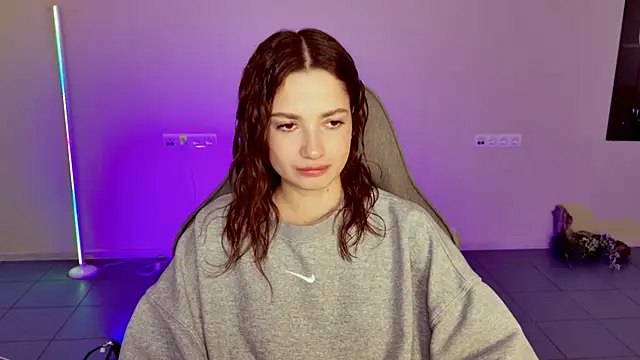 Snapshot of KiraVair chatting on February 10, 2026, 12:59 pm KiraVair online show from February 10, 2026, 12:59 pm