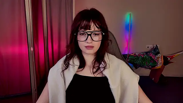 KiraVair online show from April 14, 2026, 12:10 pm