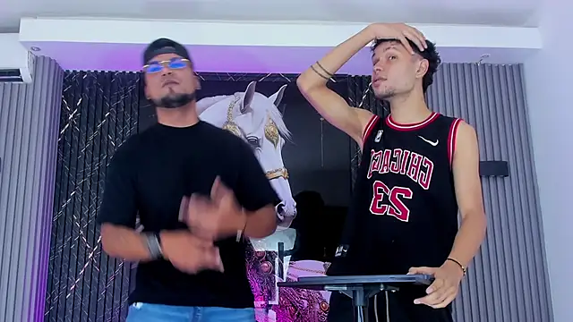 handsome boys22 online show from November 27, 2025, 2:06 pm