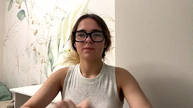 LunaAfrodita online show from October 20, 2025, 5:13 pm