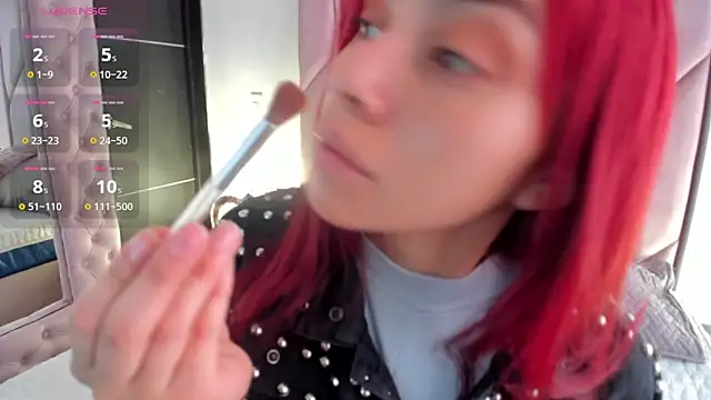 melanie roux   online show from November 5, 2025, 11:57 am