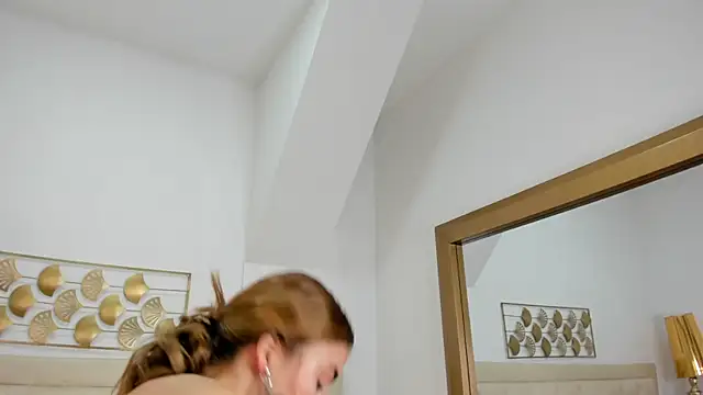 lucia lorenz online show from November 22, 2025, 11:31 am