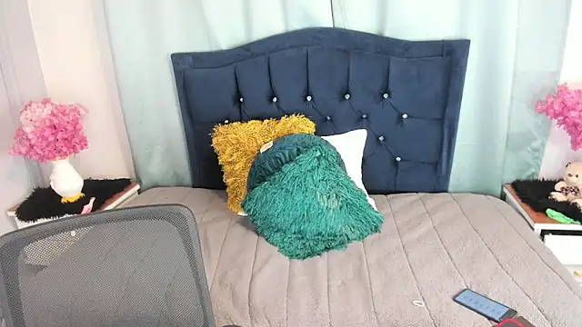 Inaya Khalifa online show from January 9, 2026, 1:23 am