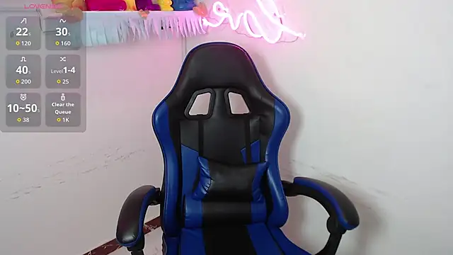 littlee red online show from November 7, 2025, 8:46 pm