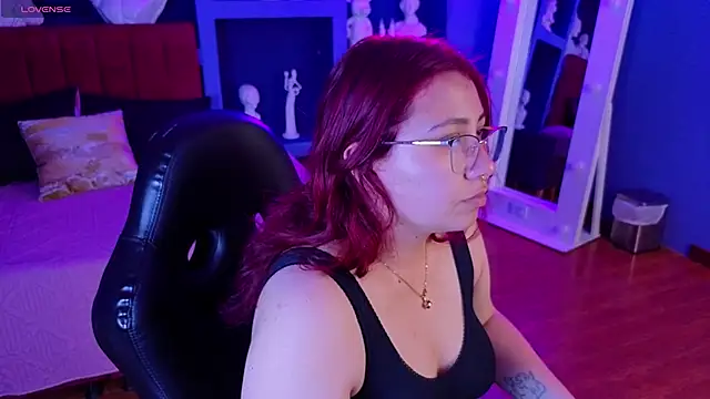 littlee red online show from June 5, 2026, 8:03 pm