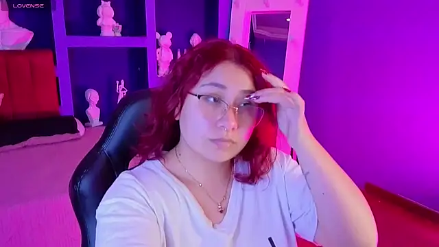 littlee red online show from June 9, 2026, 8:10 pm