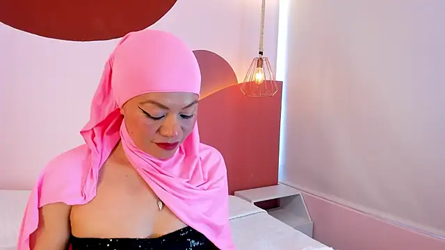 SophiaBeckerr online show from November 4, 2025, 7:50 pm