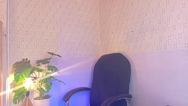 Miia aurora online show from December 19, 2025, 11:34 am