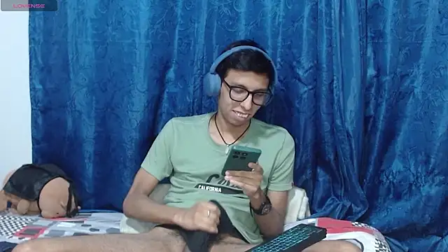 DavTwink3100 online show from April 5, 2026, 1:56 am