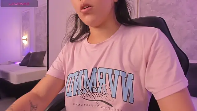 Snapshot of liv_honeey_ chatting on October 29, 2025, 2:32 am liv honeey  online show from October 29, 2025, 2:32 am