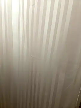 Amelia-Diamond online show from November 23, 2025, 11:31 am