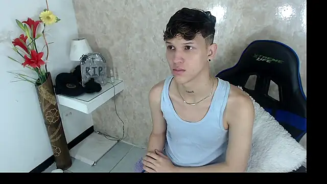 Snapshot of 3Boys_OneDream chatting on October 19, 2025, 2:31 pm 3Boys OneDream online show from October 19, 2025, 2:31 pm