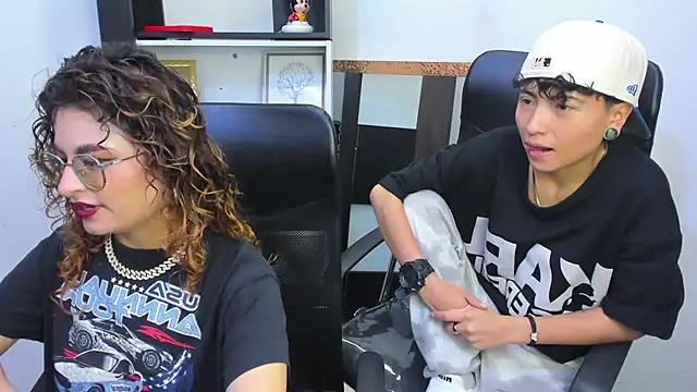 EmiliRouse  online show from November 9, 2025, 5:33 am