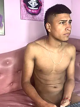 Snapshot of Emiliano_Reyes chatting on December 2, 2025, 5:42 am Emiliano Reyes online show from December 2, 2025, 5:42 am