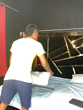 Snapshot of Emiliano_Reyes chatting on November 24, 2025, 4:23 am Emiliano Reyes online show from November 24, 2025, 4:23 am