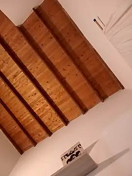 valeriahornier online show from April 16, 2026, 3:40 am