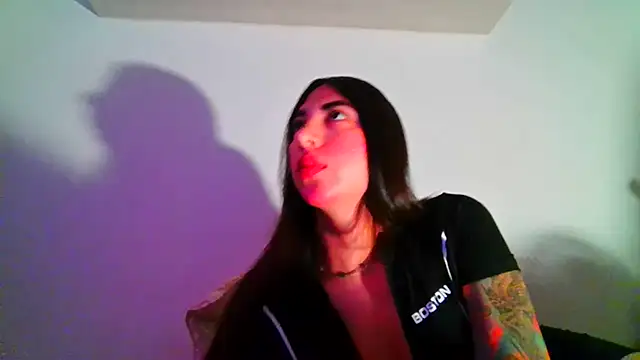 valeriahornier online show from July 14, 2026, 11:33 pm