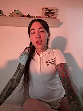 Snapshot of valeriahornier chatting on February 17, 2026, 10:07 pm valeriahornier online show from February 17, 2026, 10:07 pm