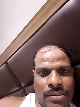 RNlov online show from November 6, 2025, 3:27 pm