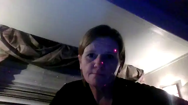 Snapshot of EazyEMLXL chatting on October 25, 2025, 8:57 am EazyEMLXL online show from October 25, 2025, 8:57 am