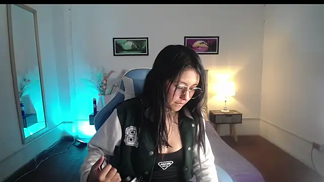 Snapshot of Betsy__ chatting on October 19, 2025, 10:01 pm Betsy online show from October 19, 2025, 10:01 pm