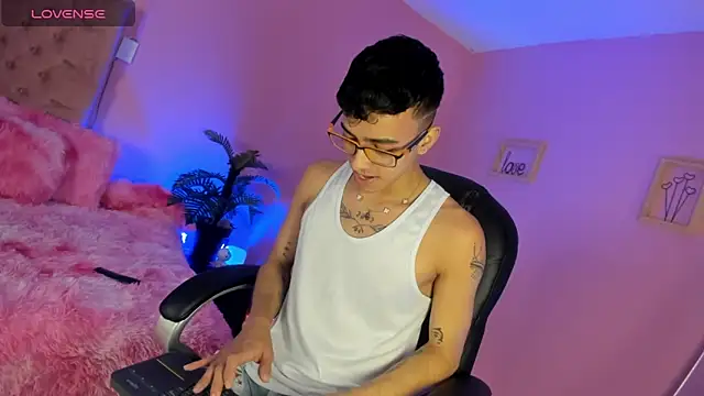 the fenix boy online show from December 3, 2025, 3:07 am