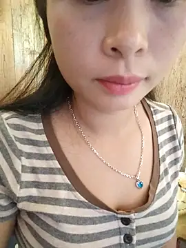 Squirrel-Pear online show from November 8, 2025, 12:58 am