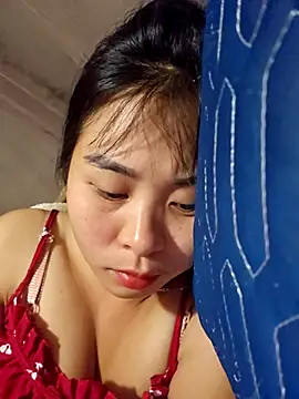 Squirrel-Pear online show from December 2, 2025, 10:00 pm