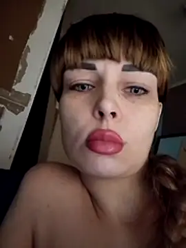 Snapshot of Loveyoudearxq chatting on February 6, 2026, 4:14 pm Loveyoudearxq online show from February 6, 2026, 4:14 pm