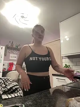 Snapshot of YourFrenchFeliciexo chatting on October 27, 2025, 9:05 pm YourFrenchFeliciexo online show from October 27, 2025, 9:05 pm