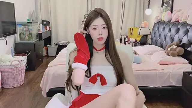 Onecutelittle online show from June 13, 2026, 6:55 am
