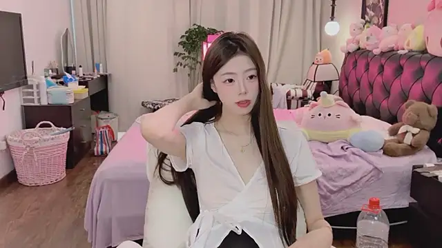 Onecutelittle online show from May 16, 2026, 6:34 am