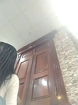 Snapshot of Miube2k chatting on November 4, 2025, 6:28 am Miube2k online show from November 4, 2025, 6:28 am