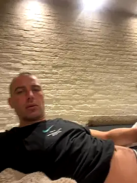 Snapshot of Rotteei1 chatting on November 23, 2025, 4:00 am Rotteei1 online show from November 23, 2025, 4:00 am