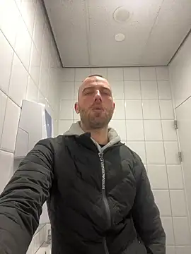 Rotteei1 online show from April 24, 2026, 8:16 am